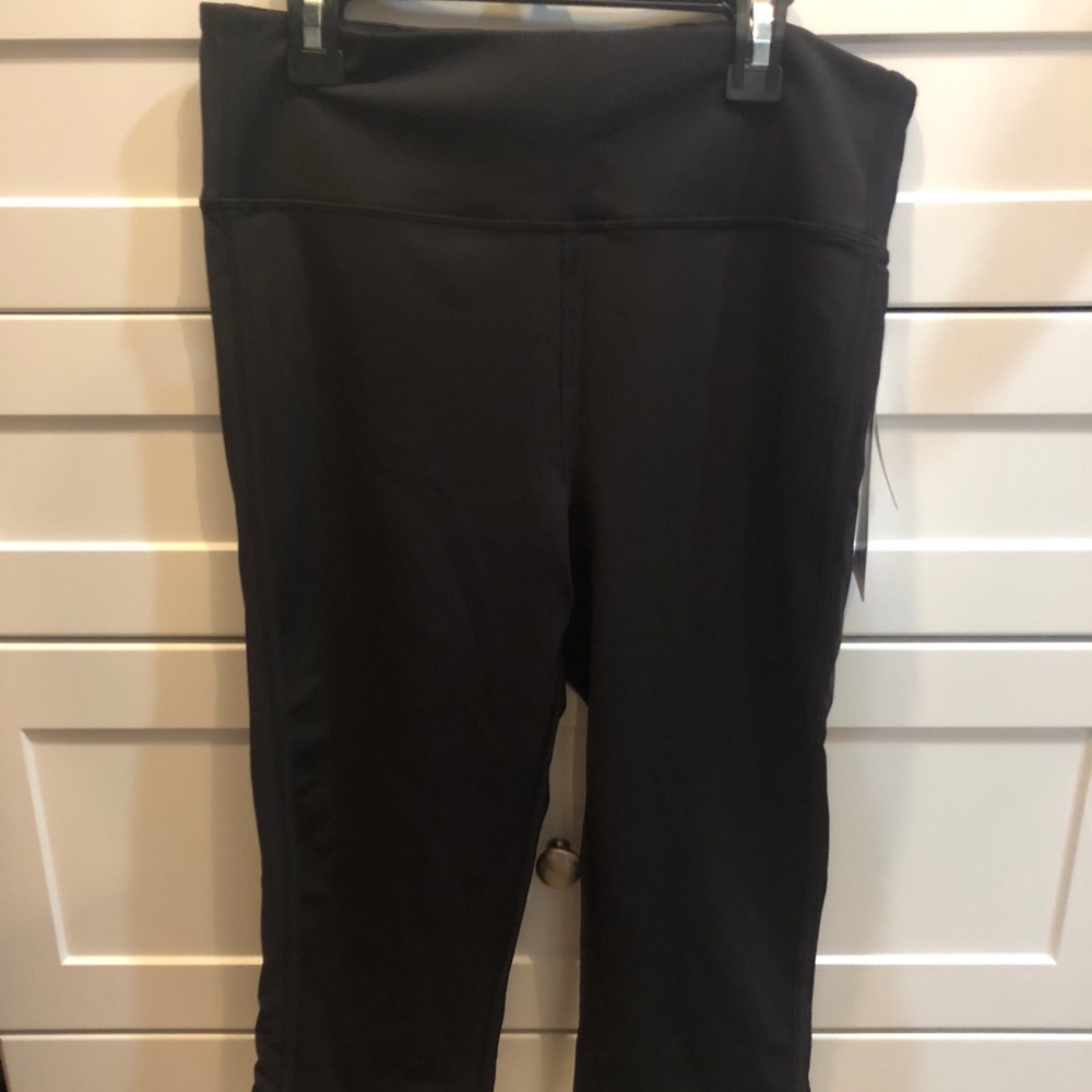 Size 10 NWT lululemon crops